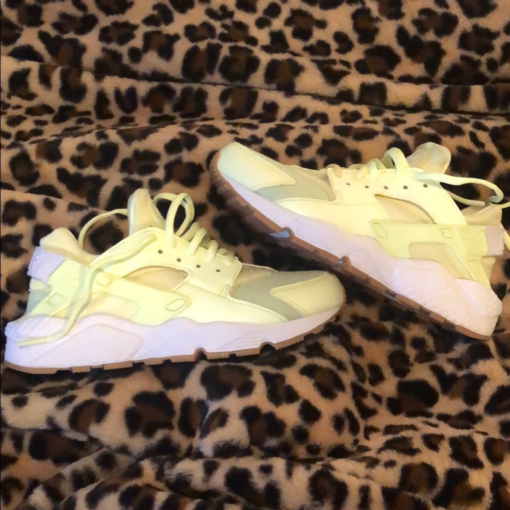 Nike Air Huarache run, color: GUM YELLOW